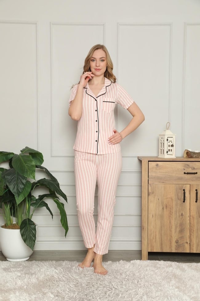 Kadın Pembe Çizgili Önü Düğmeli Pijama Takımı