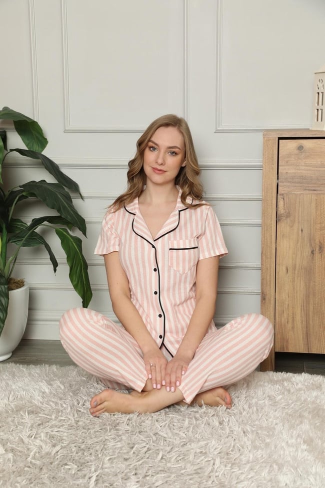 Kadın Pembe Çizgili Önü Düğmeli Pijama Takımı