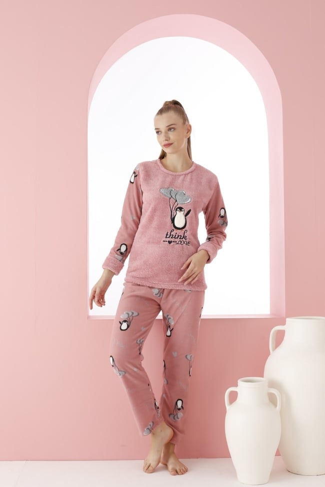 Kadın Pudra Kalpli Sevimli Penguen Nakışlı Polar Peluş Pijama Takımı.