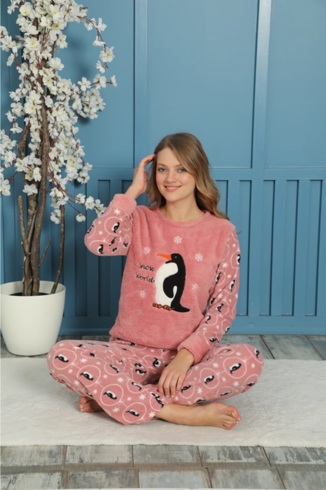 Kadın Pudra Penguen Snow World Yazılı Polar Peluş Pijama Takımı