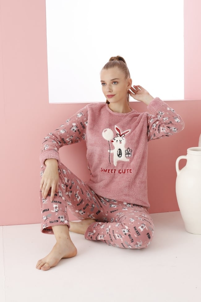 Kadın Pudra Sevimli Tavşancık Nakışlı Polar Peluş Pijama Takımı.