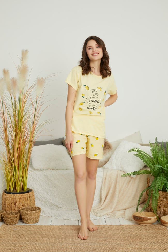 Kadın Sarı Limon Baskılı Kısa Kollu Şortlu Pijama Takımı.