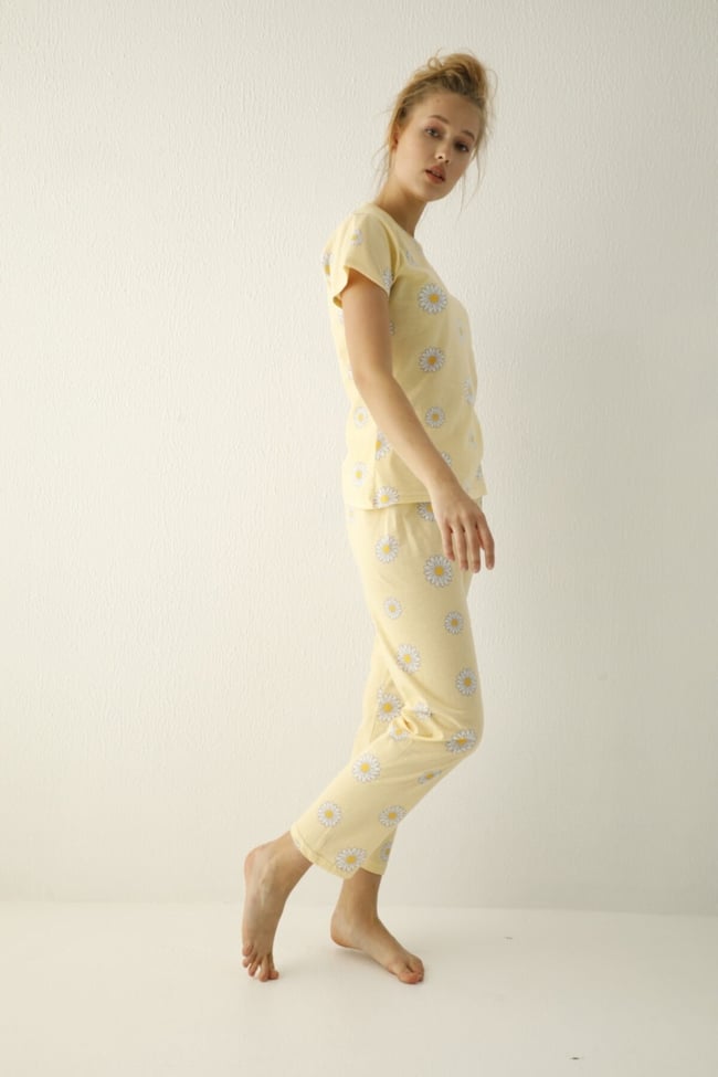 Kadın Sarı Papatya Desenli Pijama Takımı