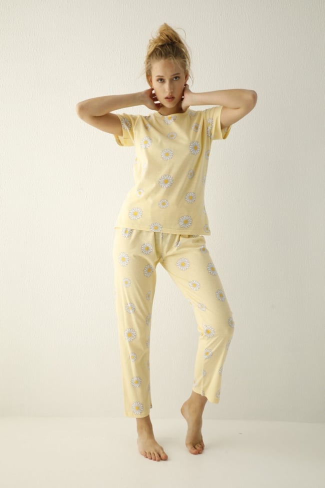 Kadın Sarı Papatya Desenli Pijama Takımı