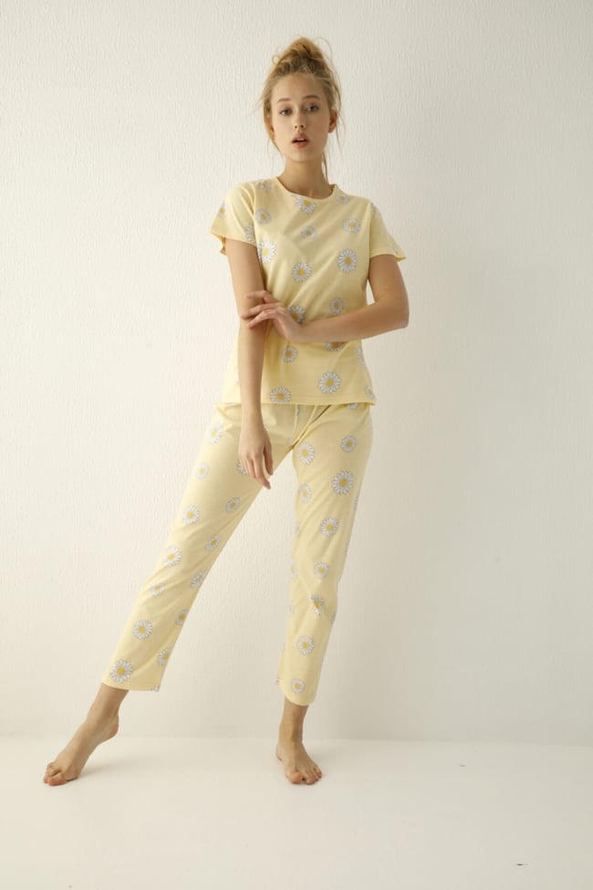 Kadın Sarı Papatya Desenli Pijama Takımı