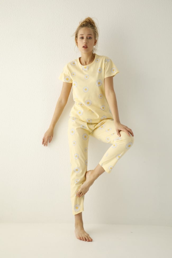 Kadın Sarı Papatya Desenli Pijama Takımı