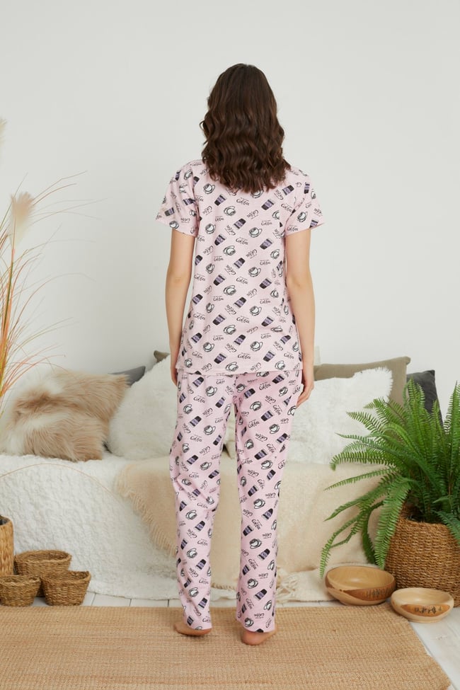 Kadın Şeker Pembesi Kahve Baskılı Kısa Kollu Altı Uzun Pijama Takımı.