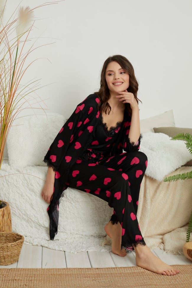Kadın Siyah Fuşya Kalp Baskılı Sabahlıklı 3'lü Set Pegasus Pijama Takımı .