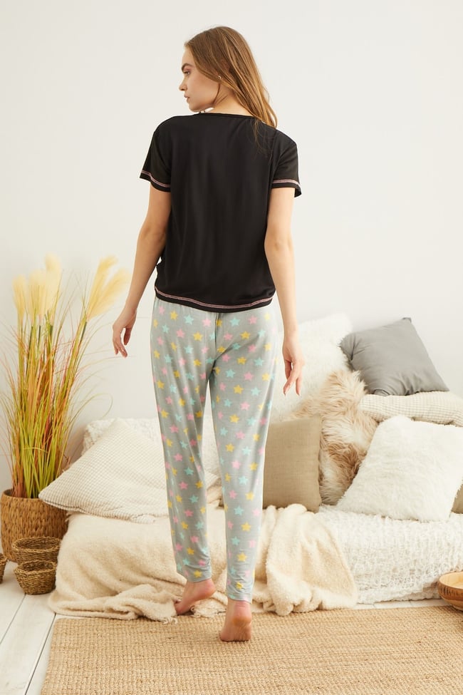 Kadın Siyah Kalp Yıldız Nakışlı Pijama Takımı.