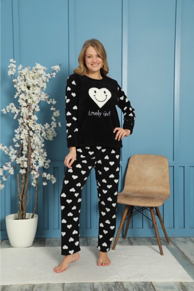 Kadın Siyah Kalpli Smile Lovely Girl Yazılı Polar Peluş Pijama Takımı