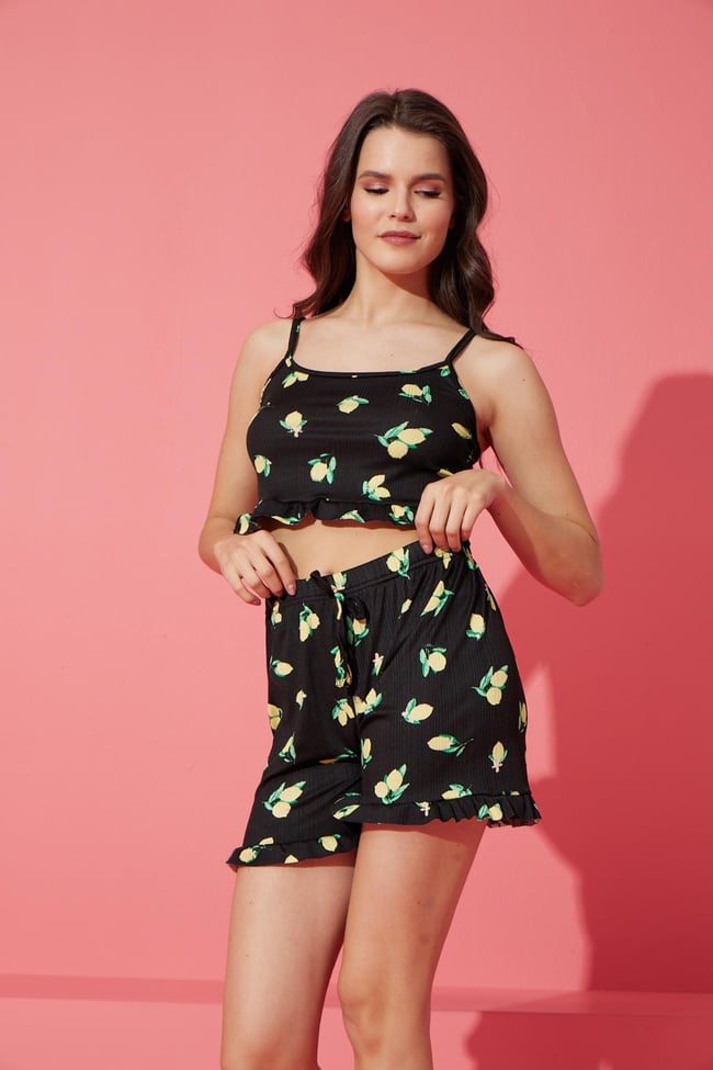 Kadın Siyah Limon Baskılı Eteği Fırfırlı Kısa Şortlu Pijama Takımı.