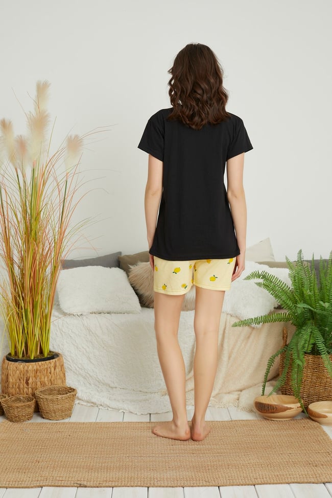Kadın Siyah Limon Baskılı Kısa Kollu Şortlu Pijama Takımı.