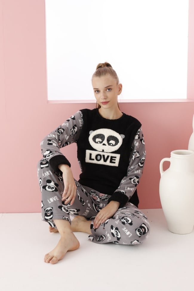 Kadın Siyah Love Yazılı Panda Nakışlı Polar Peluş Pijama Takımı.