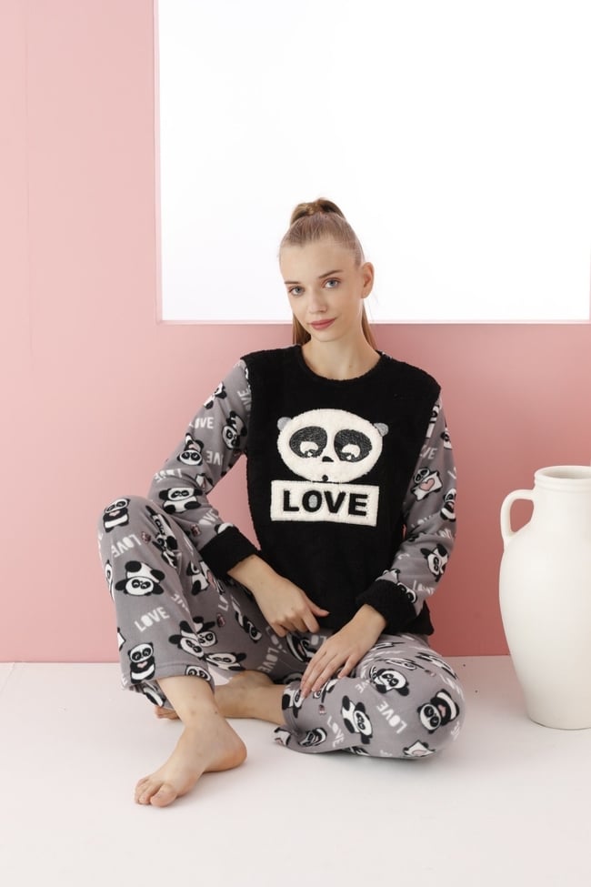 Kadın Siyah Love Yazılı Panda Nakışlı Polar Peluş Pijama Takımı.