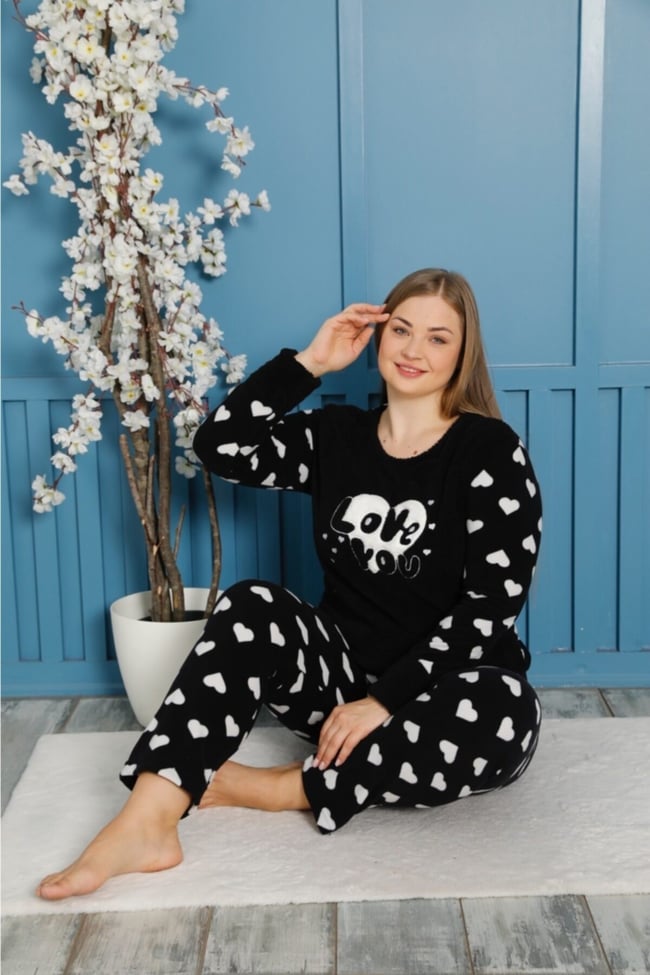 Kadın Siyah Love You Yazılı Kalpli Polar Peluş Pijama Takımı.