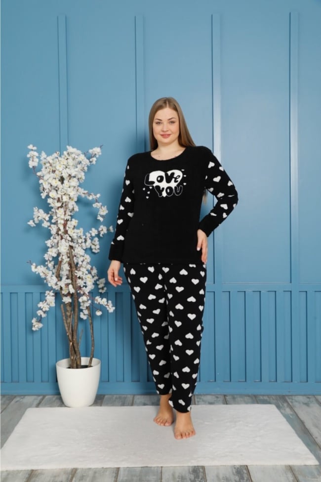 Kadın Siyah Love You Yazılı Kalpli Polar Peluş Pijama Takımı.