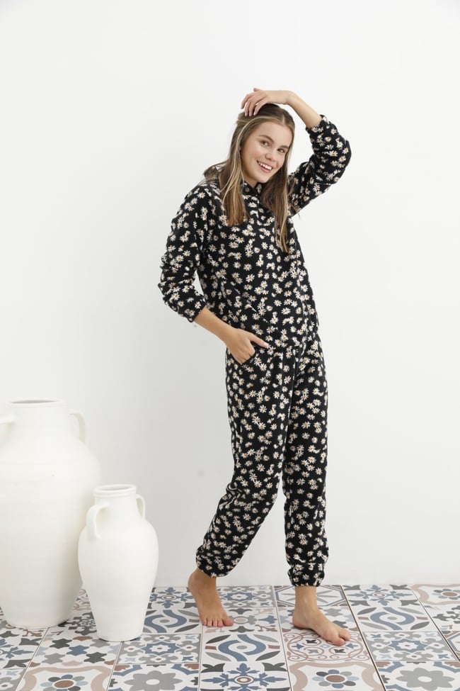 Kadın Siyah Papatya Desenli Kapüşonlu Polar Eşofman Pijama Takımı