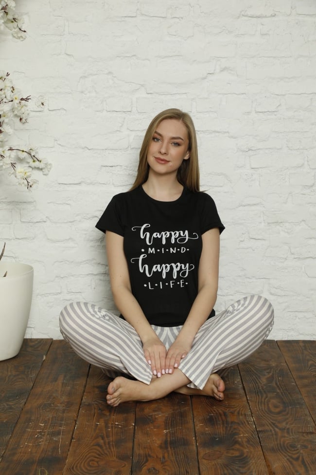 Kadın Siyah Yazılı Çizgili Pijama Takımı