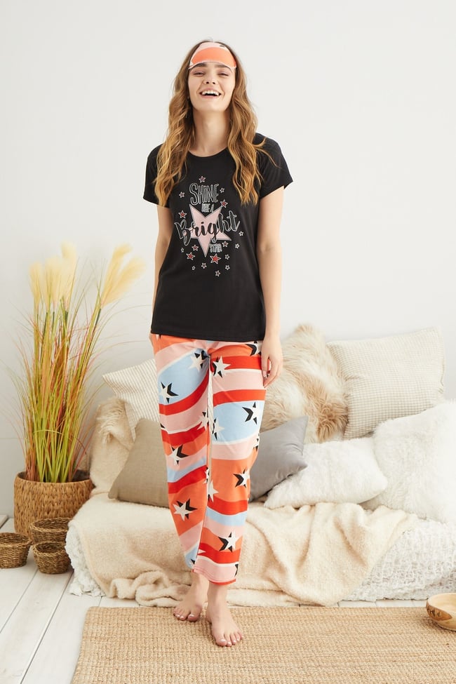 Kadın Siyah Yıldız Baskılı Pijama Takımı