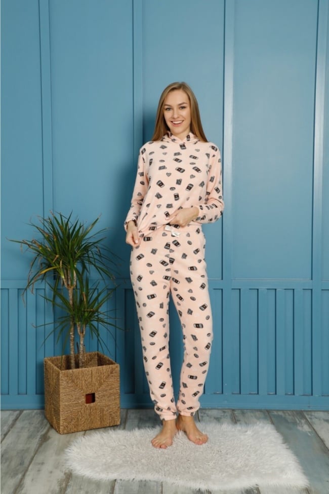 Kadın Somon Bardak Baskılı Kapüşonlu Polar Pijama Takımı.