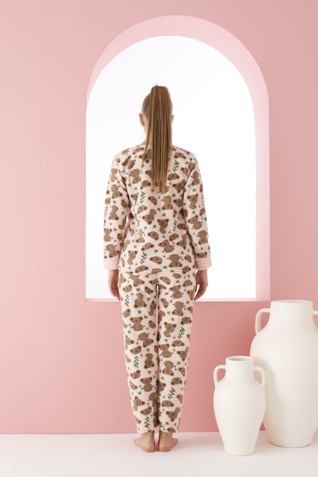 Kadın Somon Yoga Yapan Sevimli Kuala Nakışlı Polar Peluş Pijama Takımı.