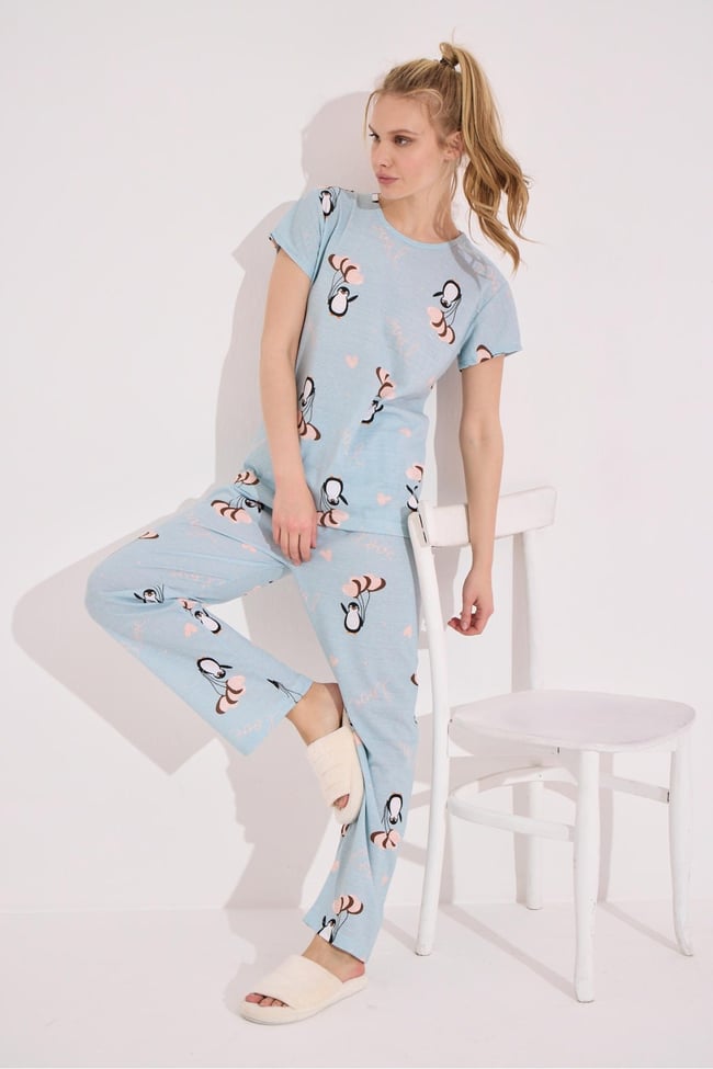 Kadın Su Mavisi Penguen Baskılı Kısa Kollu Altı Uzun Pijama Takımı.