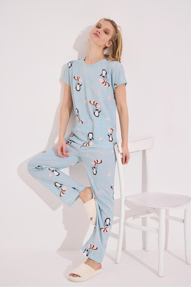 Kadın Su Mavisi Penguen Baskılı Kısa Kollu Altı Uzun Pijama Takımı.