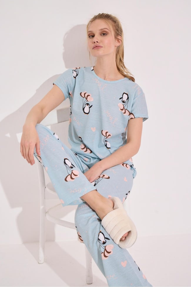Kadın Su Mavisi Penguen Baskılı Kısa Kollu Altı Uzun Pijama Takımı.