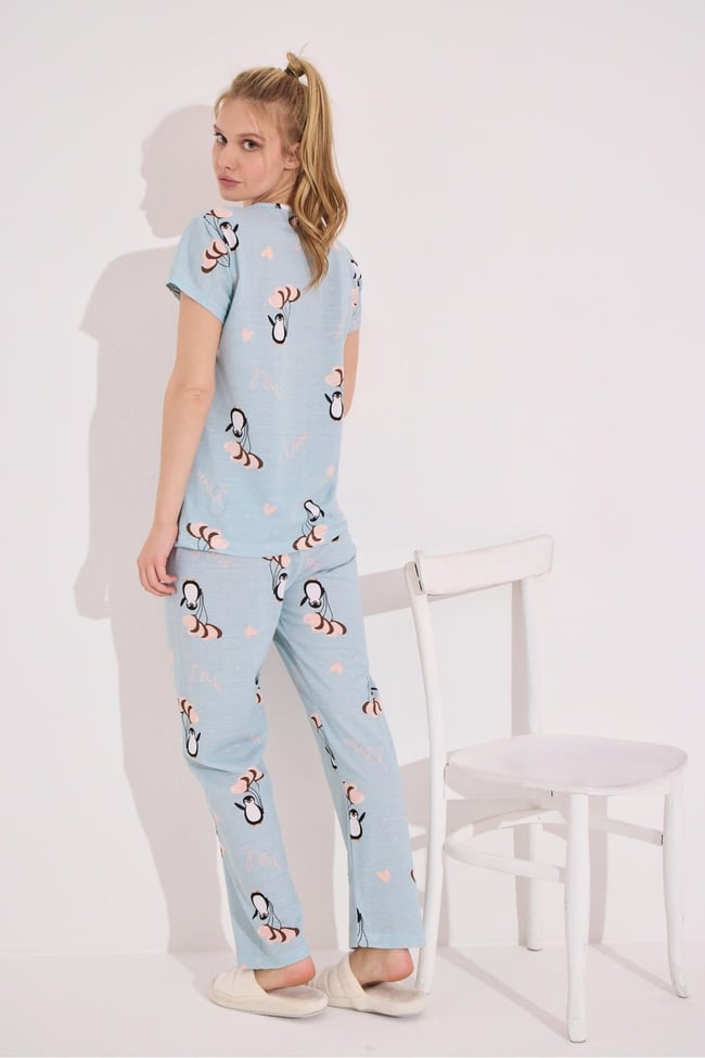 Kadın Su Mavisi Penguen Baskılı Kısa Kollu Altı Uzun Pijama Takımı.