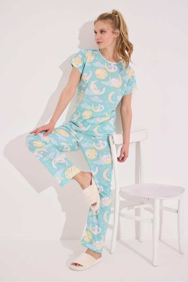 Kadın Su Yeşili Ay Yıldız Baskılı Kısa Kollu Altı Uzun Pijama Takımı.