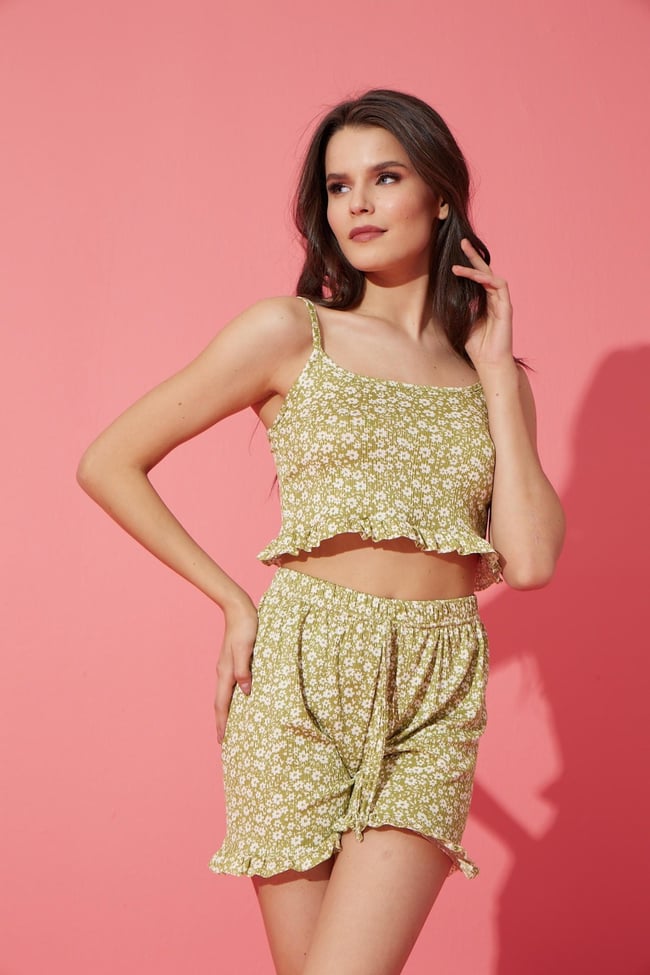 Kadın Su Yeşili Çiçek Baskılı Eteği Fırfırlı Kısa Şortlu Pijama Takımı.