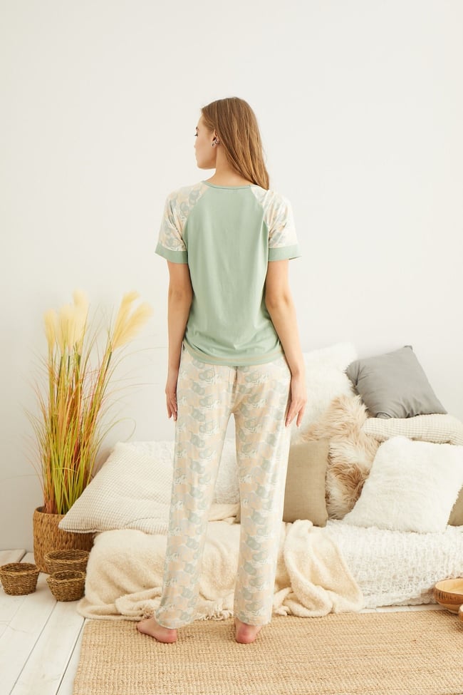 Kadın Su Yeşili Çiçekli Girls Yazı Nakışlı Pijama Takımı.