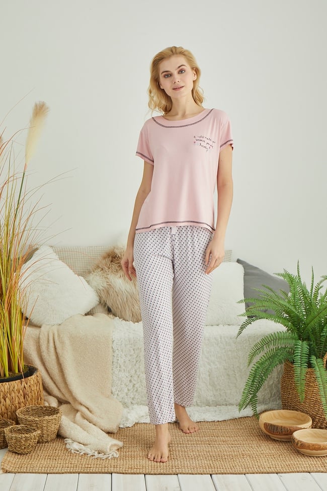 Kadın Toz Pembe Yazı Nakışlı Pijama Takımı.