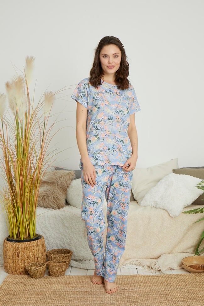 Kadın Turuncu Çiçek Baskılı Mavi Kısa Kollu Altı Uzun Pijama Takımı.