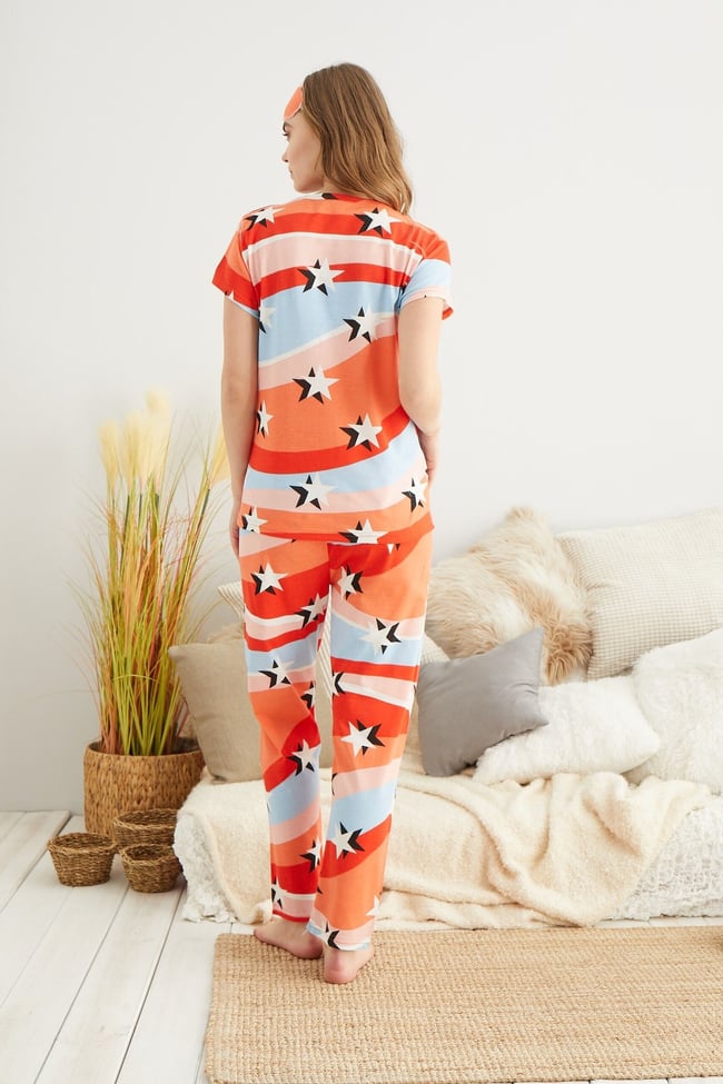 Kadın Turuncu Yıldız Baskılı Pijama Takımı.