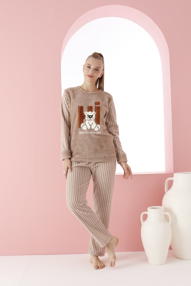Kadın Vizon Hi Yazılı Ayıcık Nakışlı Polar Peluş Pijama Takımı.
