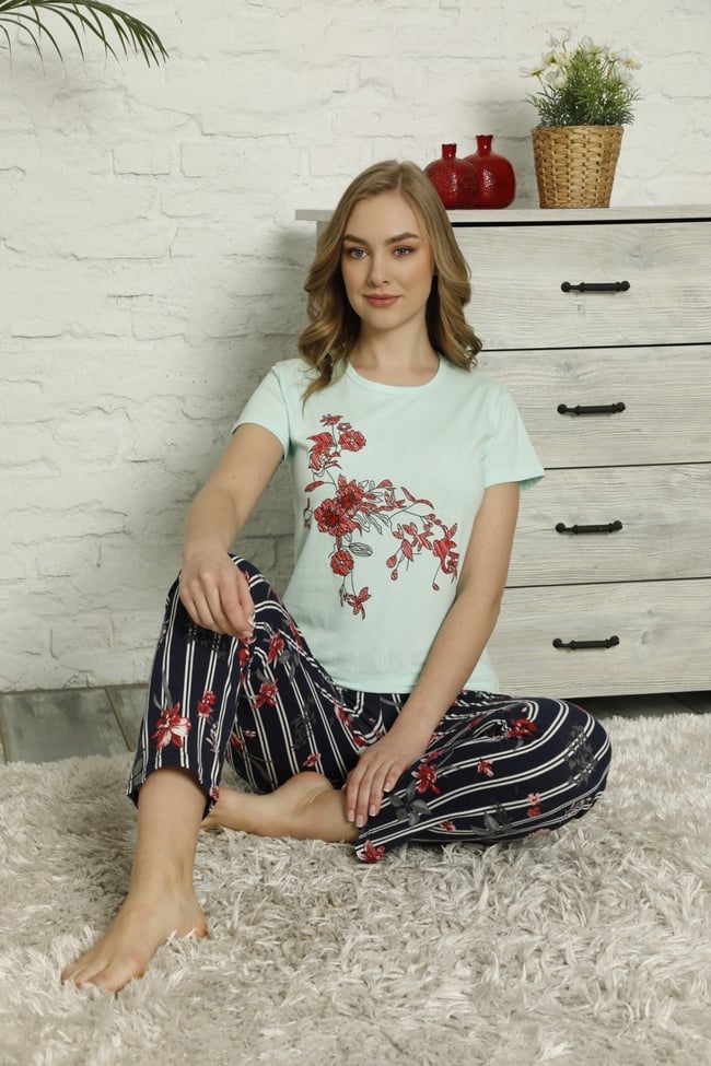 Kadın Yeşil Çiçek Desenli Çizgili Pijama Takımı