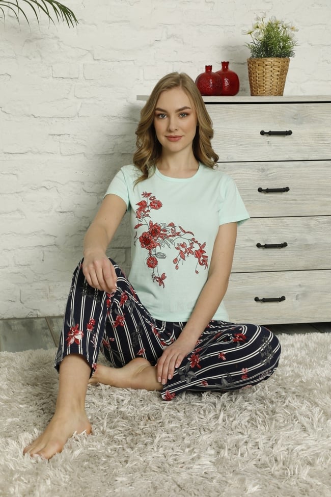 Kadın Yeşil Çiçek Desenli Çizgili Pijama Takımı