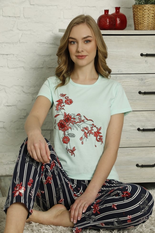 Kadın Yeşil Çiçek Desenli Çizgili Pijama Takımı