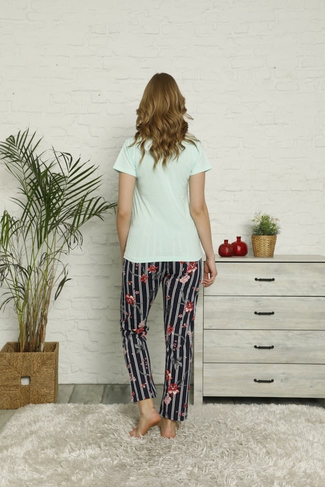 Kadın Yeşil Çiçek Desenli Çizgili Pijama Takımı