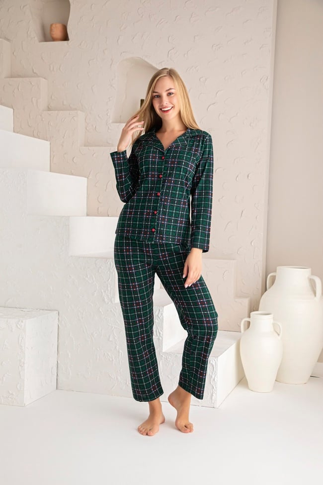 Kadın Zümrüt Yeşili Önü Düğmeli Bebe Yaka Uzun Kollu Pijama Takımı.