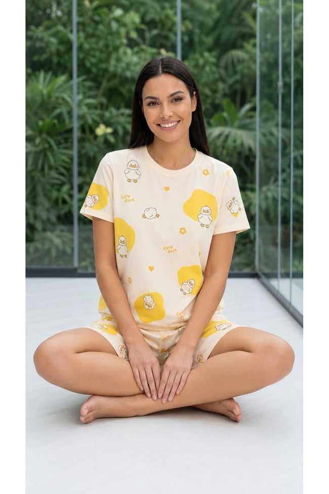 SOFT SARI SEVİMLİ ÖRDEK BASKILI YUMUŞACIK MİLAN ŞORTLU PİJAMA TAKIMI.