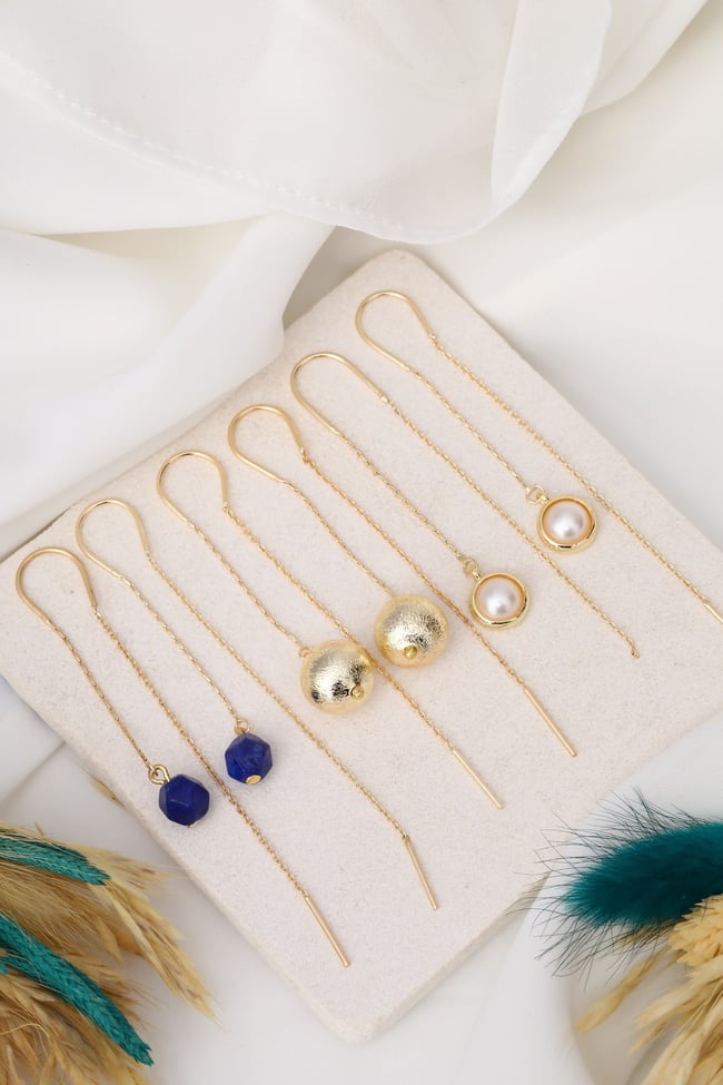 Kadın Zincirli Gold Top Aparat Detaylı Çift Küpe