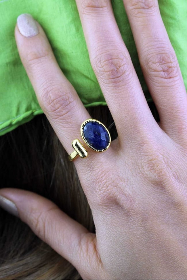 Safir Taşı Oval Tasarım Yüzük