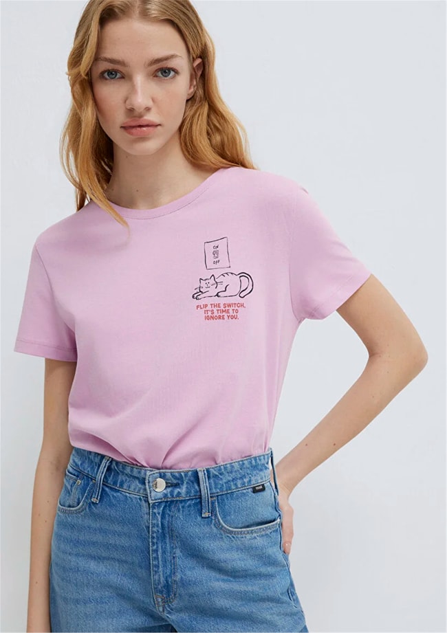 Mavi Y26 M1613722-71039 Mauve Mıst Kadın Regular Kedi Baskılı T-shirt