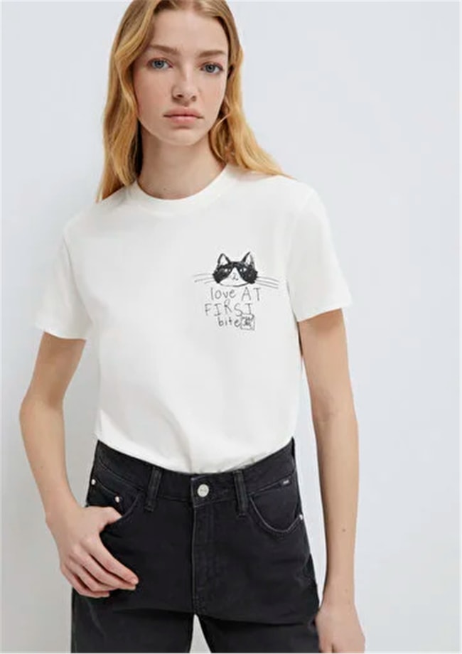 Mavi Y26 M1613723-70057 Kırık Beyaz Kadın Slim Kedi Baskılı T-shirt