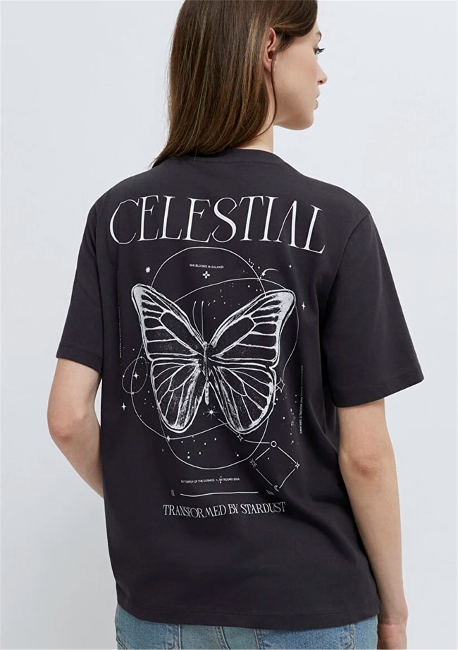 Mavi Y26 M1613871-70087 Komur Kadın Regular Kelebek Baskılı T-shirt