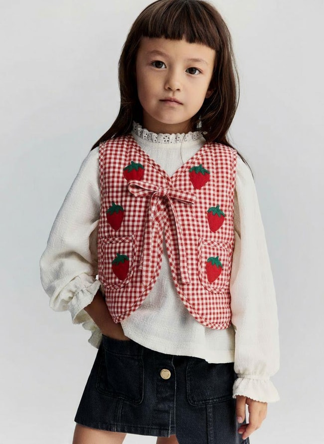 Kız Çocuk Pamuklu Kırmızı Ekose Çilek Nakışlı Yelek - Bağcıklı