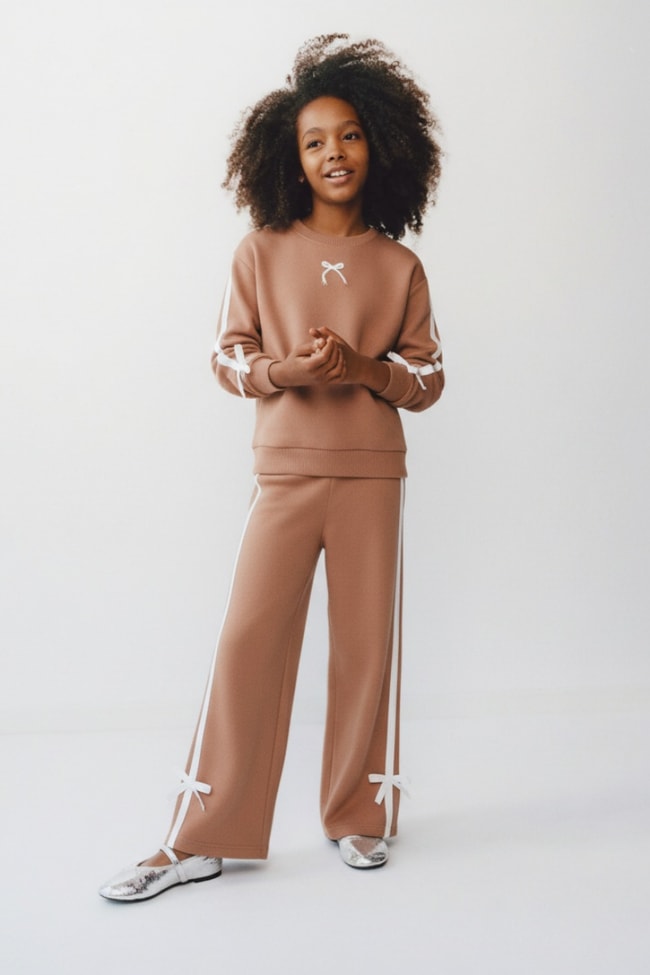 Kız Çocuk Pamuklu Kiremit Fiyonk Nakışlı Sweatshirt ve Şeritli Eşofman Takım