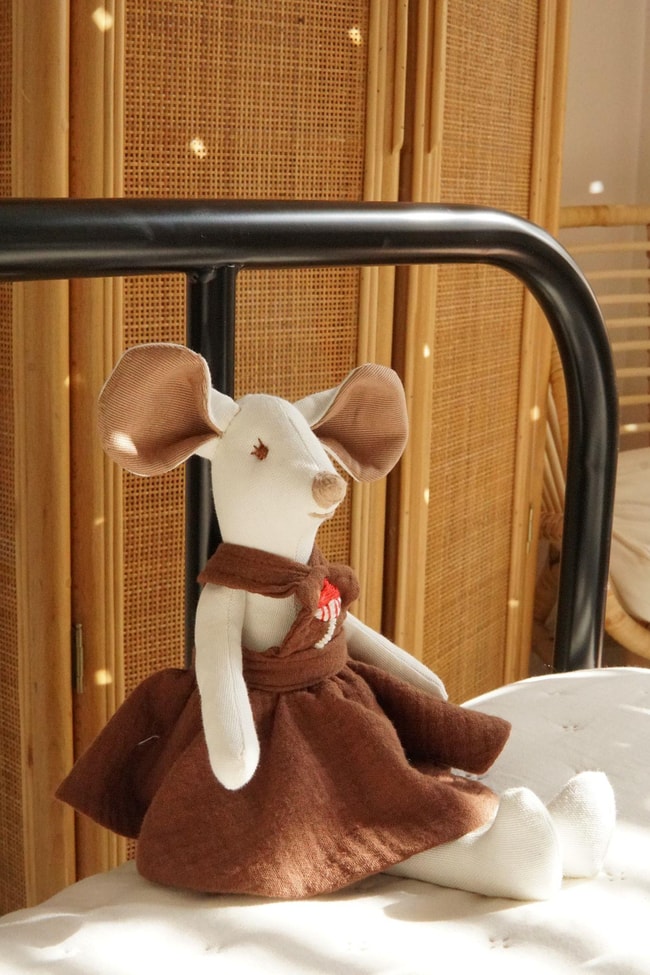 Oyuncak Fare - Kahverengi Elbise Detaylı, El Yapımı Uyku ve Oyun Arkadaşı